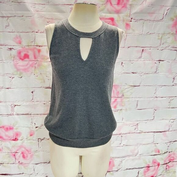🔥5 for $25 sale🔥 Feel the Piece Terre Jacobs Gray Sleeveless Keyhole sweater - Picture 2 of 11